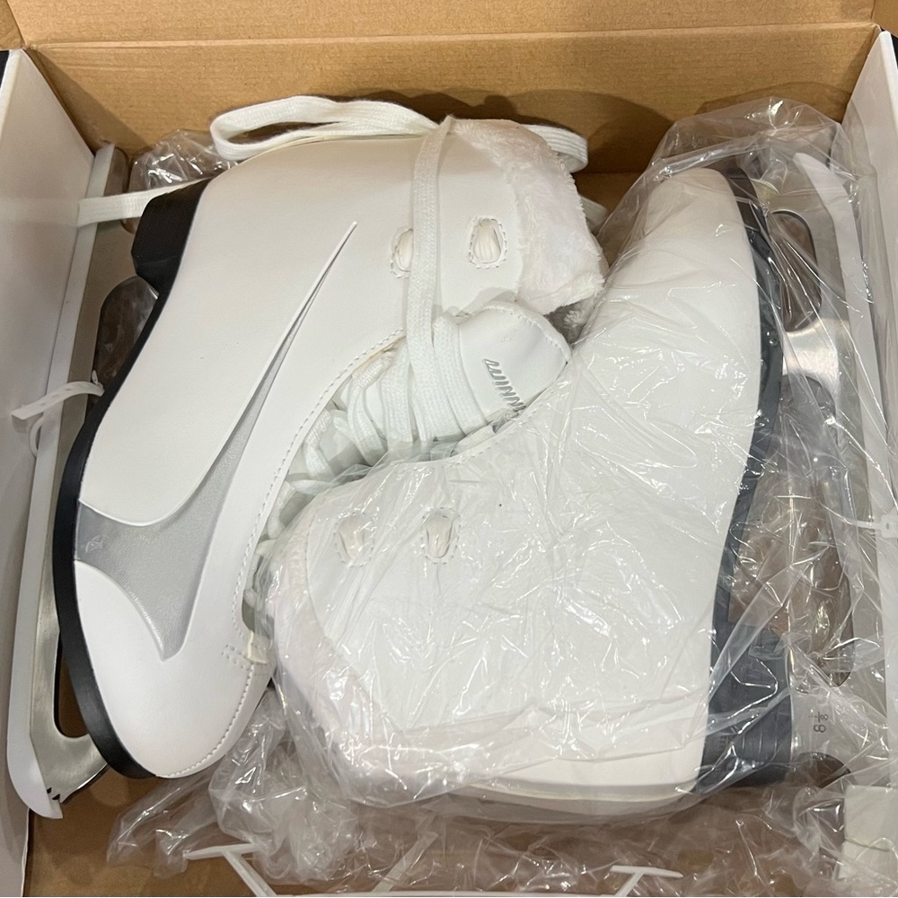 NEW Winnwell Ice Skates- Size 2 Youth